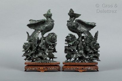 null Chine, vers 1960

Paire d'oiseaux en serpentine vert foncé. 

H. 28 cm