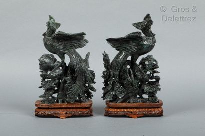 null Chine, vers 1960

Paire d'oiseaux en serpentine vert foncé. 

H. 28 cm