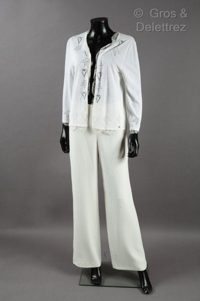 CHANEL par Karl LAGERFELD Transitionnal Collection 2000

Cardigan en maille blanche,...