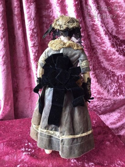 null Early French fashion doll from the Romantic Era.

This small model of “poupée...