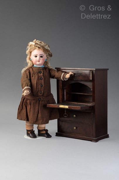 null Napoleon III secretary for fashion doll in size 4

This sober piece of furniture...