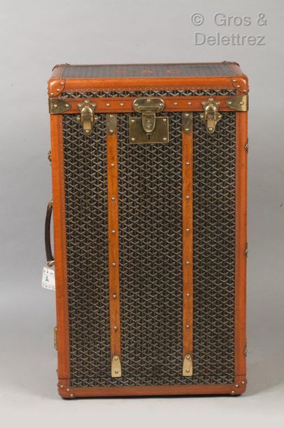 GOYARD AINE *Wardrobe in goyardine "S.A. G" ciphered goyardine, leather borders,...