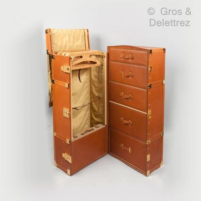 GUCCI *Gold leather presentation wardrobe, corners, golden metal closures, compartmentalized...