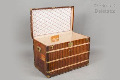 Louis VUITTON Rue Scribe n°20706, serrure n°04643 circa 1880 *Striped canvas highboard,...