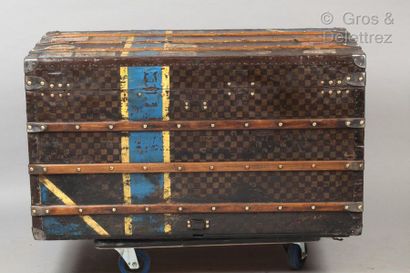 LOUIS VUITTON *Checkered canvas mailbox decorated with hotel labels, yellow, blue...
