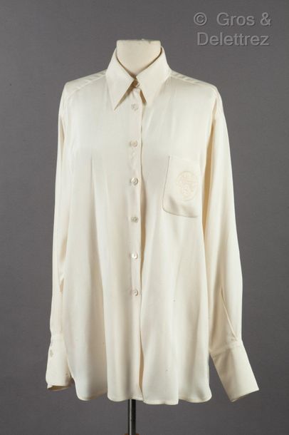 HERMÈS Paris made in France *Unbleached silk blouse, small collar, single-breasted,...