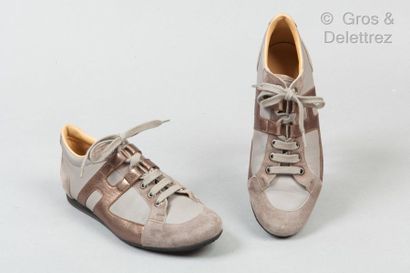 HERMES Paris made in Italy *Pair of laced runners in grey lambskin and suede lamb...