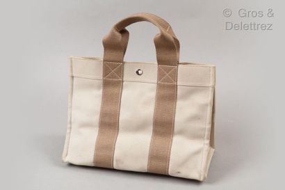 HERMÈS Paris made in France *Sac « Toto » 36cm en toile beige, double poignée taupe,...