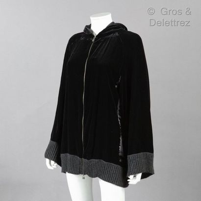 HERMÈS Paris made in France *Black velvet zipped hooded blouson, trimmed with anthracite...