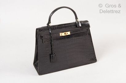 HERMES Paris ∆*Bag " Kelly saddler " 32 cm in black crocodile, gold plated fasteners...