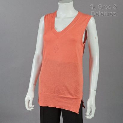 HERMES Paris made in Italy *Sleeveless top in salmon cashmere knit, V-shaped neckline,...