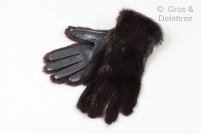 HERMÈS Paris made in France *Pair of black lamb leather gloves and Mink glossy to...