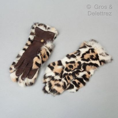HERMES Paris *Pair of leather gloves coffee lamb and Castorette printed panther style....