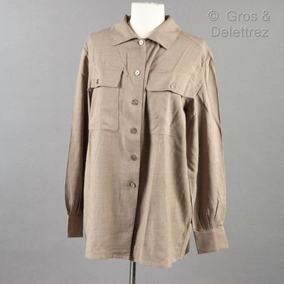 HERMÈS Paris made in France *Taupe mottled silk shirt, small collar, single-breasted,...
