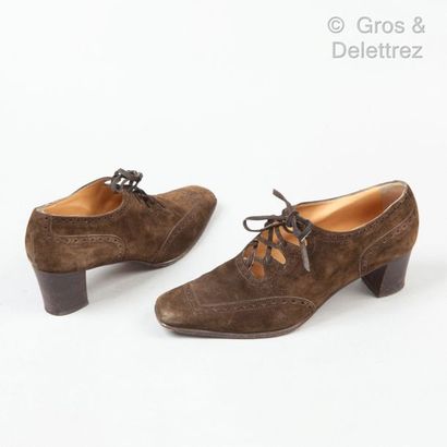 HERMES Paris made in Italy *Pair of laced ebony lambskin velvet trotters, square...