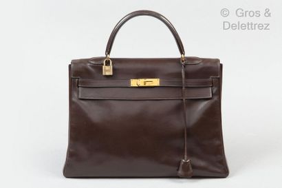 HERMES Paris année 1972 *Bag " Kelly Retourné " 35cm in cocoa box, gold plated fasteners...