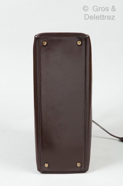 HERMES Paris année 1972 *Bag " Kelly Retourné " 35cm in cocoa box, gold plated fasteners...