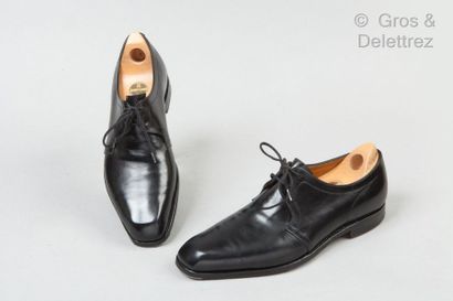John LOBB *Pair of derbies laced in black calfskin, leather soles, we attach a pair...