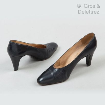 HERMES Paris made in Italy *Pair of navy leather pumps, 80mm covered heels, leather...