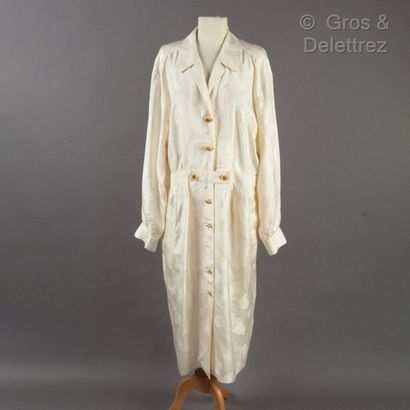 HERMÈS Paris made in France *Robe-shirt in 100 % ivory silk with a tone-on-tone shell...