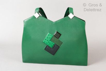 HERMÈS Paris made in France *Bag " Cerf Volant " 43cm in green Courchevel leather,...