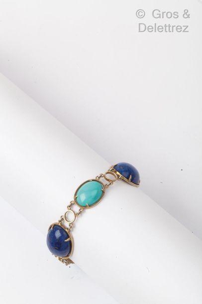 null Bracelet en vermeil, orné de cabochons de turquoises et lapis-lazuli. Longueur...