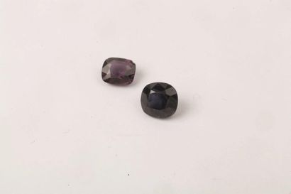 null Set of two spinels on paper. Total weight: 5.60 carats.