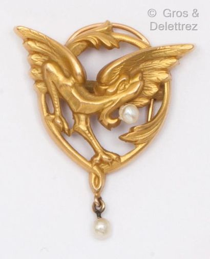 null A yellow gold chimera-patterned flowing streamer holding a cultured pearl in...