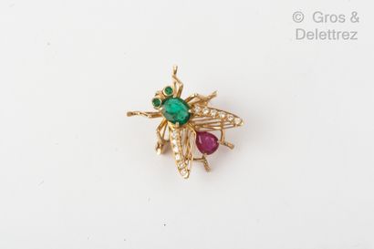 null Broche «Mouche» en or jaune (14K), ornée d’un rubis, d’émeraudes et de diamants...