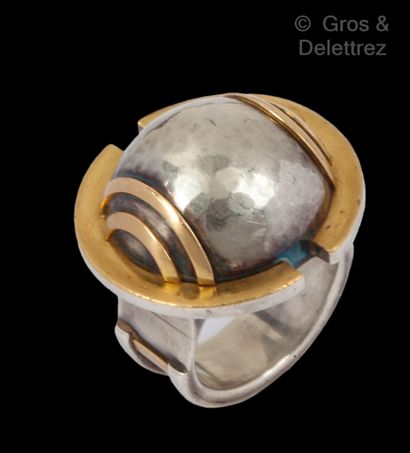 Jean Després Yellow gold and silver "Dome" ring decorated with a hammered half-sphere...