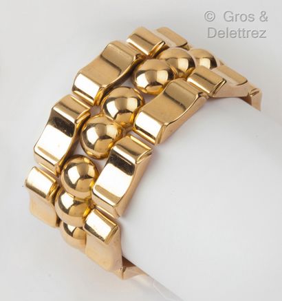 null Important bracelet «Tank» en or jaune à décor géométrique, orné d’une ligne...