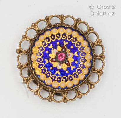 null Vermilion collar knob decorated with Bresse enamels set in the center of a red...