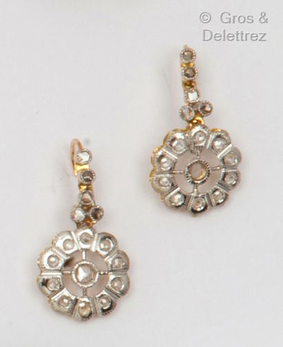 null Pair of earrings in white and yellow gold, decorated with a rosette set with...