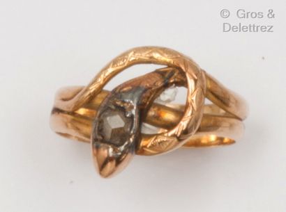 null Snake" ring in chiselled yellow gold, the head adorned with a rose-cut diamond....