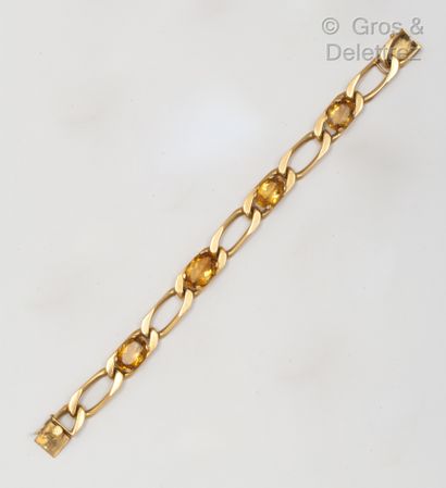 null Bracelet «Gourmette» en or jaune orné de quatre citrines ovales. Longueur: 20cm....