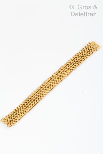 VAN CLEEF and ARPELS Flexible bracelet in braided yellow gold. Circa 1960. Signed...