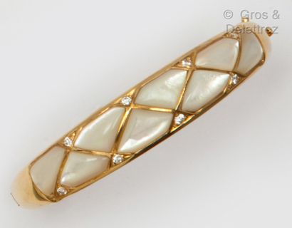 VAN CLEEF and ARPELS Bracelet «Jonc» en or jaune, à décor de croisillons serti de...