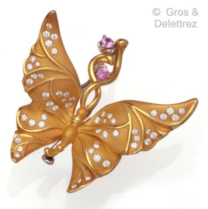 null Bague « Papillon » en or jaune mat et poli, les ailes ponctuées de diamants...
