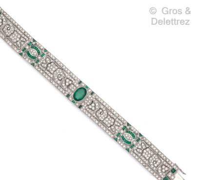 null Bracelet souple en or gris, à décor géométrique entièrement pavé de diamants...