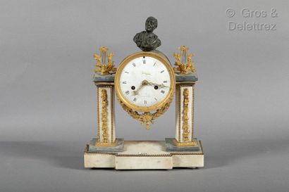 null White and grey marble and gilt bronze clock decorated with two quadrangular...