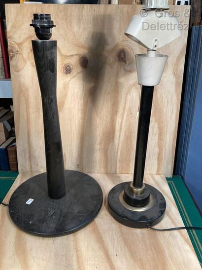 null Two modern lamps, one in blackened oak, the other in black lacquered metal and...