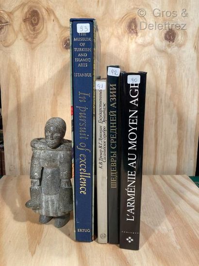 null Lot de quatre livres sur les arts islamiques et arméniens