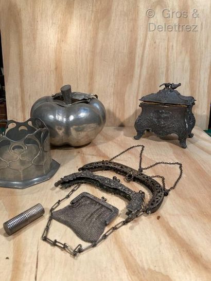 null Pewter and silver plated metal set composed of a pumpkin box, a bottle holder,...