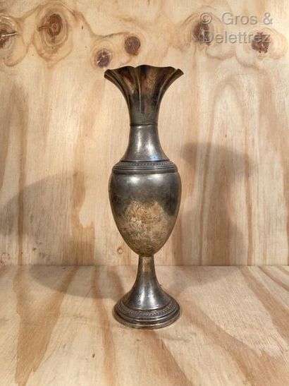 null Silver vase of ovoid shape resting on a pedestal and polylobate flared neck....