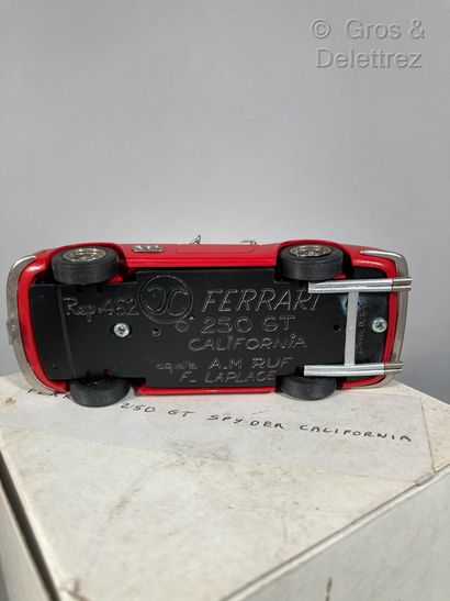 null FERRARI 250 GT SPYDER CALIFORNIA


Voiture miniature de couleur rouge, kit monté....