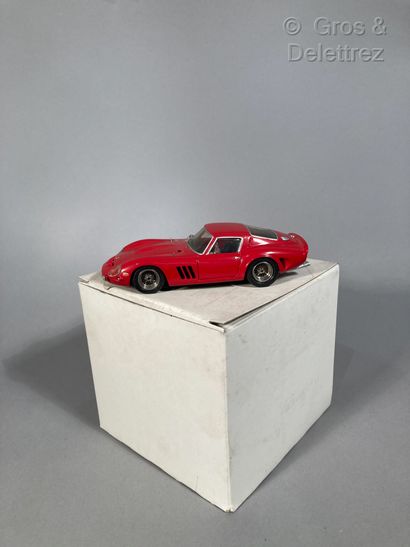 null FERRARI 250 GTO 


Voiture miniature 1/43 de couleur rouge, kit monté. 


"NOSTALGIA...