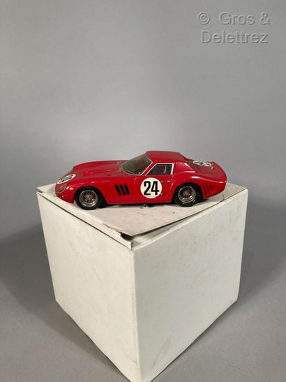 null CLUB FERRARI - FERRARI GTO 1964


Voiture miniature de couleur rouge numéro...