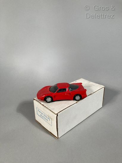 null ALEZAN - FERRARI 250 P5 


Voiture miniature de couleur rouge, kit monté.


Maquette...