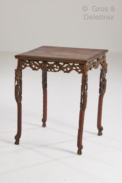 CHINE Small table in carved wood partially gilded and openwork decorated in belt...