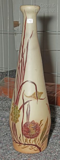 LEGRAS Important vase piriforme en pâte de verre multicouches à décor dégagé à l’acide...